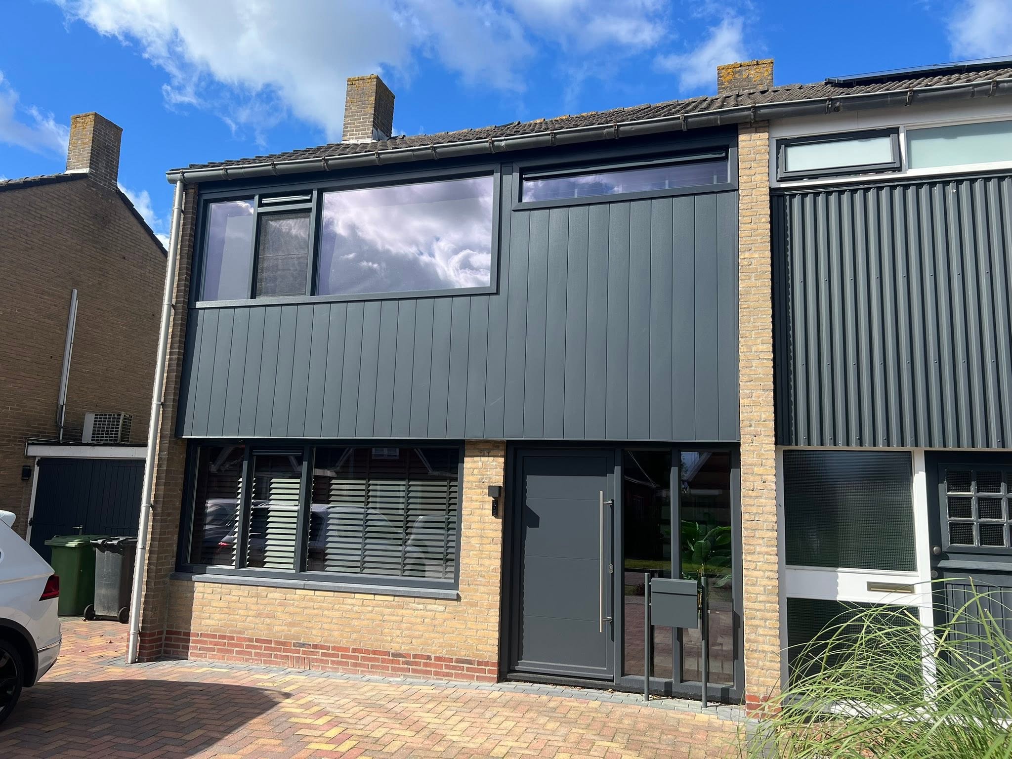 Antraciete Aluplast kozijnen voor renovatie in Muntendam in Muntendam