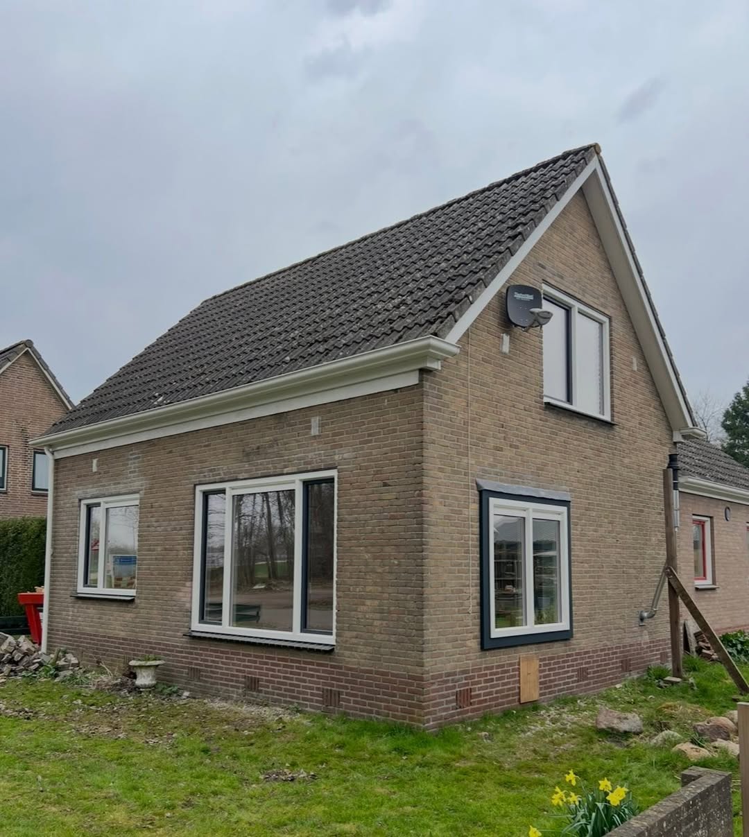 Antraciet bloemkozijn en nieuwe achterdeur in Nieuwediep in Nieuwediep